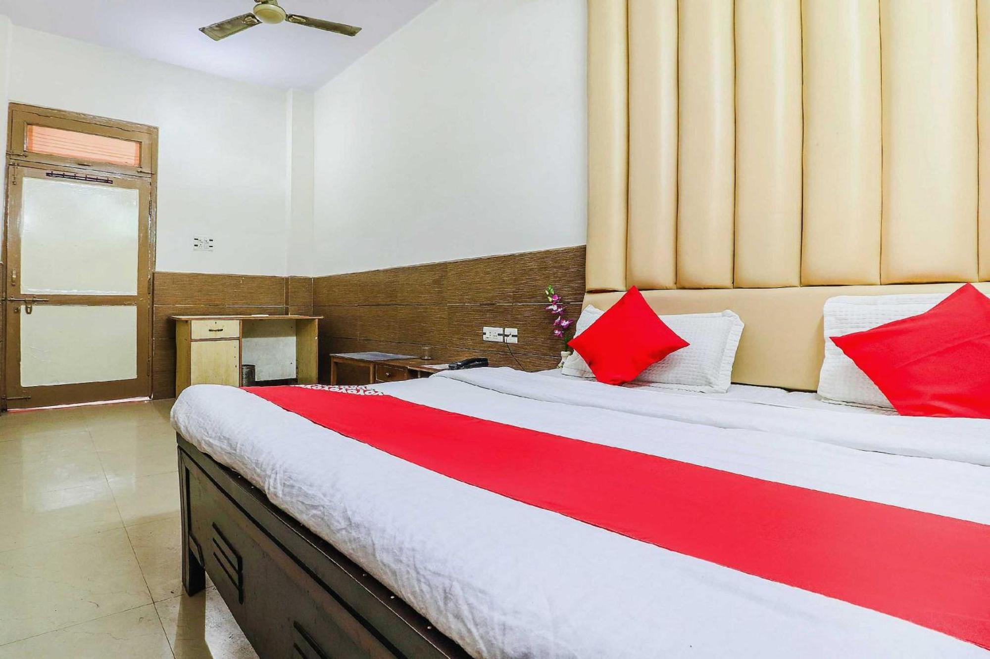 OYO 38775 Hotel Prem Chunaria Moradabad Bagian luar foto